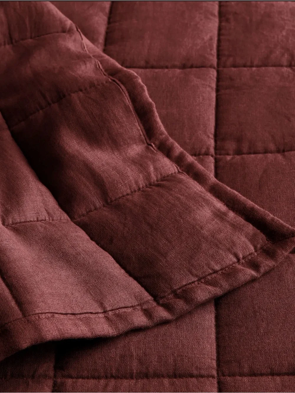 Quince European Linen Box Quilt in Burgundy King/Cal King 1020